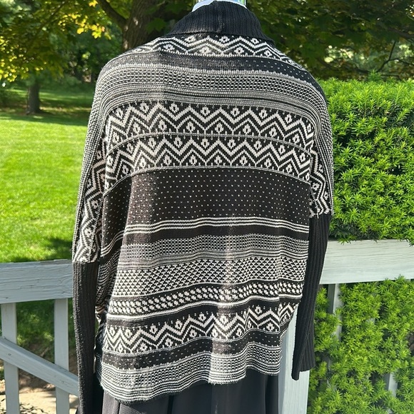 Black & White Aztec Open Cardigan - Picture 3 of 5